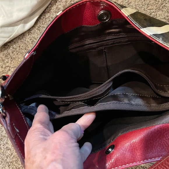 Girafe Print tote with matching cosmetic case - Picture 9 of 13